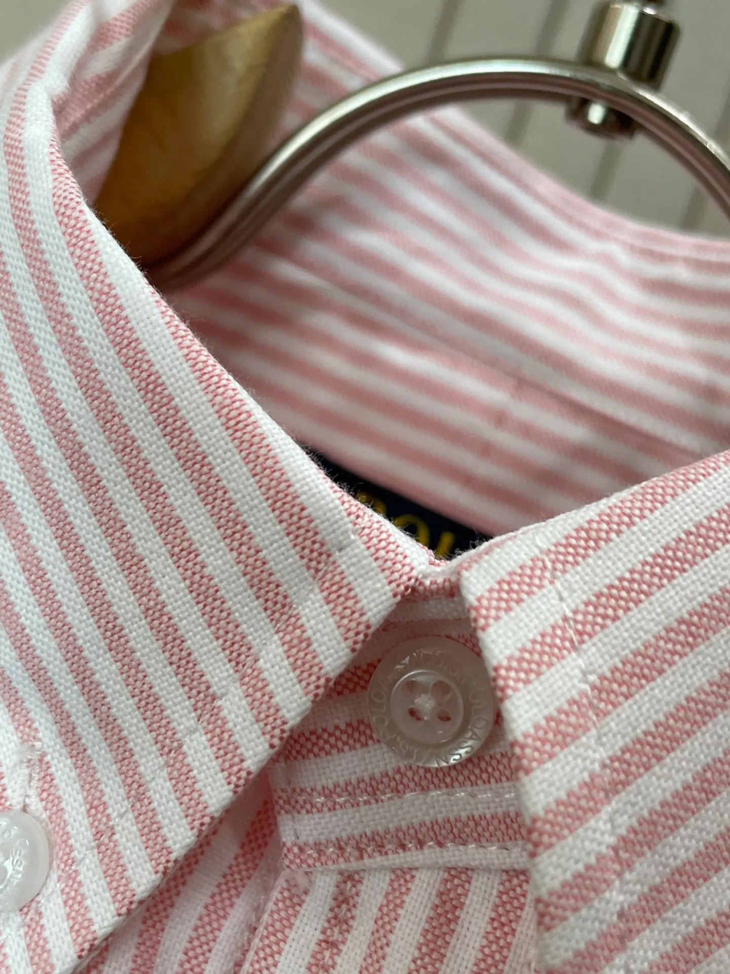 P220 🌸🌸🌸 POLO Ralph Lauren [High Quality] Classic shirt! The classic casual shirt made of pure cotton Oxford cloth has a unique design. It has a simple, clean and classic silhouette design. It is a versatile style that can be switched at will. The fabric feels soft and delicate, highly breathable, and is close to the skin and comfortable to wear. It can be worn alone as an inner layer. Its versatile performance is beyond your imagination! The upper body of the ready-to-wear is simple and classic yet elegant! Size:M-XXL